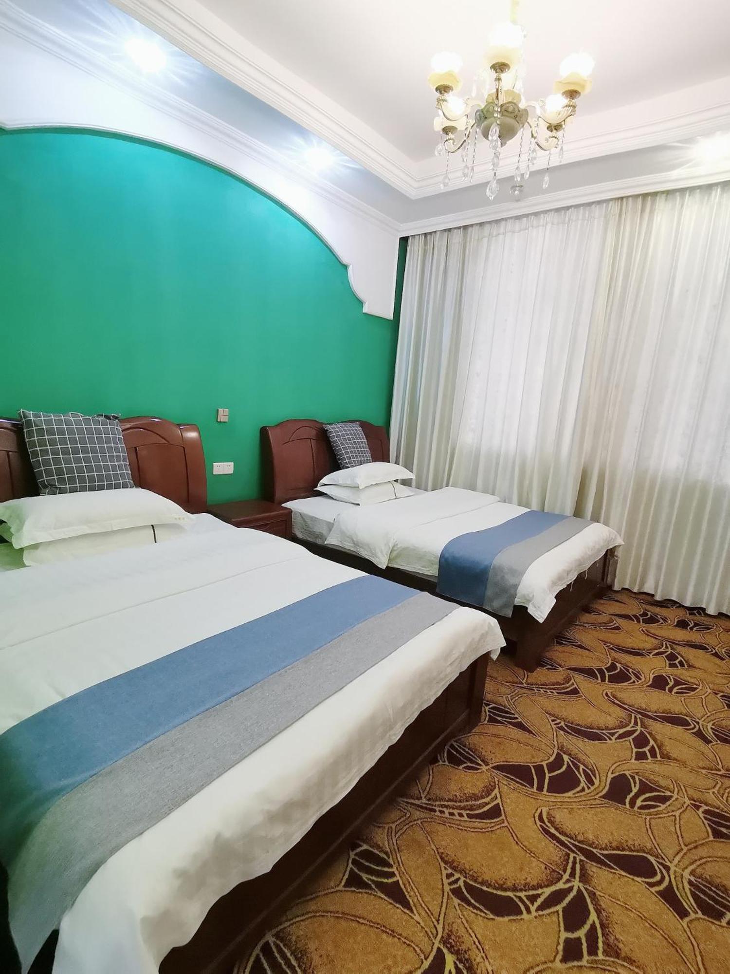 Emeishan Moon Bay Hotel Exterior foto