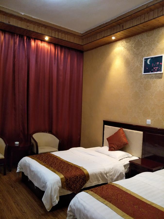 Emeishan Moon Bay Hotel Exterior foto